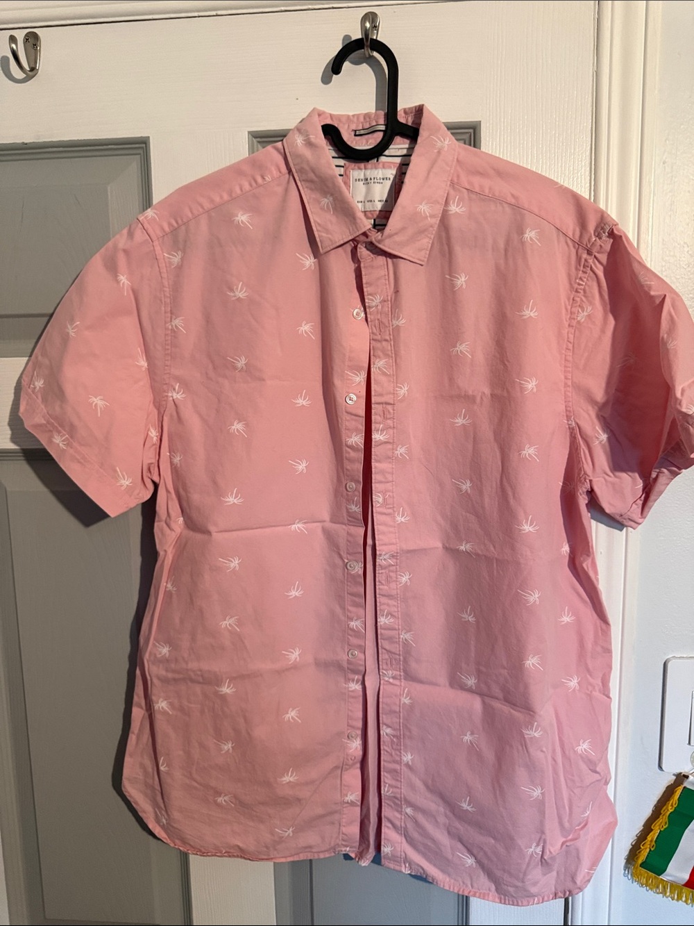 Men's Light Pink Short-Sleeve Button-Down Shirt with White Palm Motif